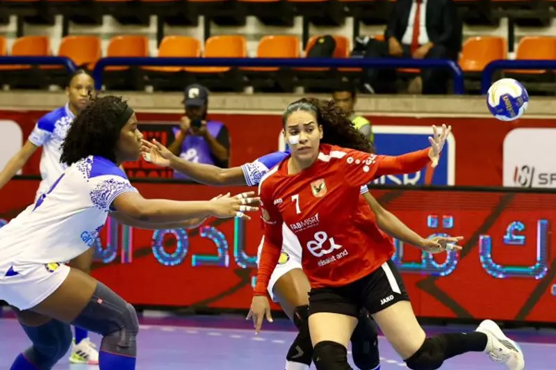 مباراة سيدات الأهلي وبترو أتلتيكو 